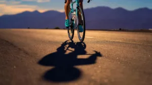 Tour de France 2026 : Pogacar creuse l&rsquo;écart, UAE Team Emirates-XRG sous le feu des critiques