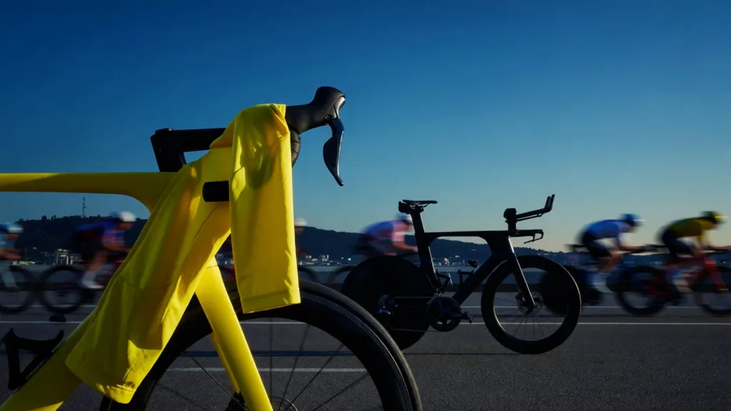Tour de France 2026 : Vingegaard premier maillot jaune, Seixas dans le top 10
