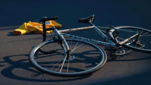 Tour de France : chute collective en 3e étape, Arensman touché au genou