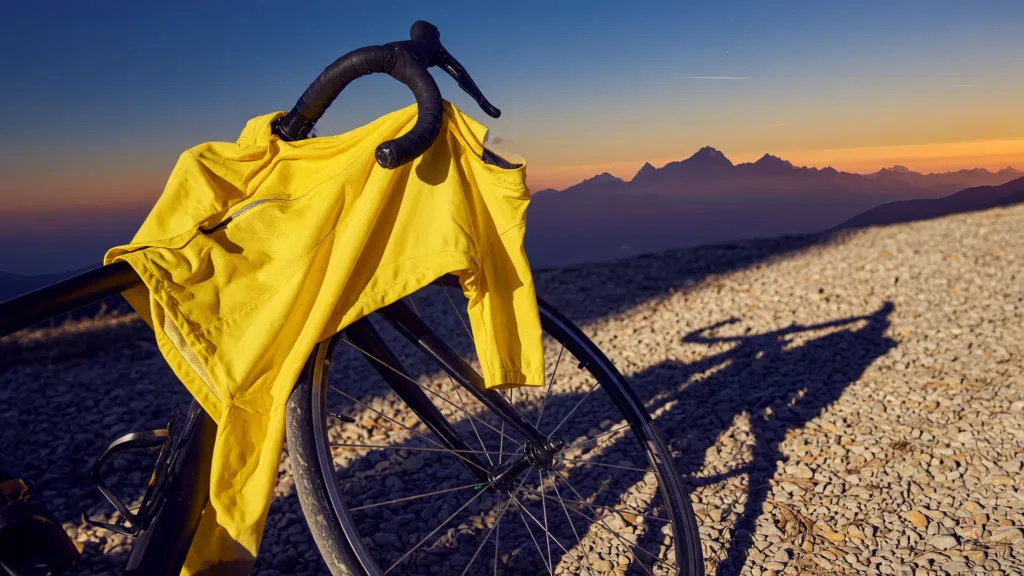 Tour de France : le Norvégien Træen, maillot jaune surprise