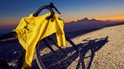 Tour de France : le Norvégien Træen, maillot jaune surprise