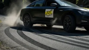 Tour de France : Paul Seixas évite une voiture et décroche une 9e place pleine de courage sur la 2e étape