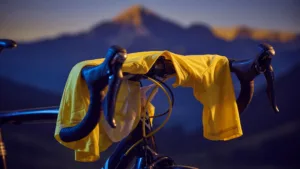 Traeen, miraculé du cancer, endosse le maillot jaune du Tour