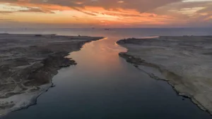 Troisième vague de frappes US contre l&rsquo;Iran : Téhéran ferme Hormuz