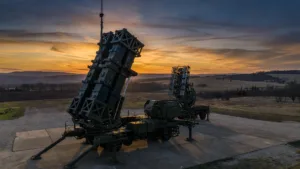 Ukraine : Zelensky réclame un soutien militaire accéléré face aux frappes russes