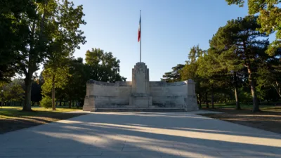 Valence : la préfecture publie les images de l'hommage aux policiers