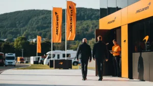 Verstappen aperçu chez McLaren : le manager dément, le paddock spécule