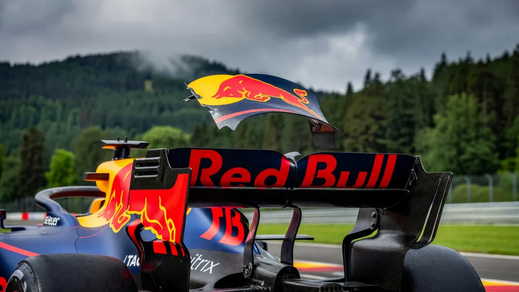 Verstappen roule sans aileron Macarena à Spa après deux crashes