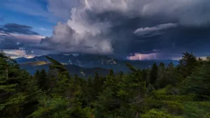 Vosges : vigilance orange orages dès 16h, rafales à 120 km/h et grêle attendues