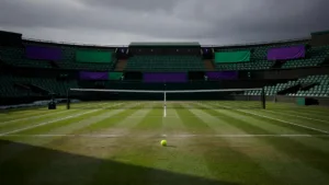 Wimbledon : Valentin Royer écrase par Zverev, la sortie amère du Français